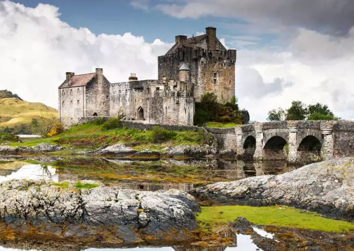 Ravensburger – Eileen Donan Castle, Scotland 1000 Piece Puzzle